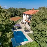 House Rita With Private Pool Vikendica *