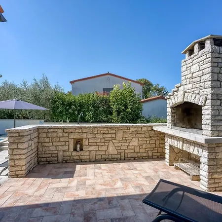 House Rita With Private Pool بيت للعطل Marčana